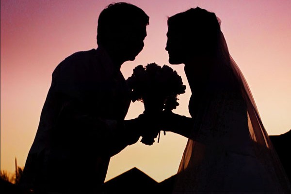 wedding_sunset_silhouette-600x400